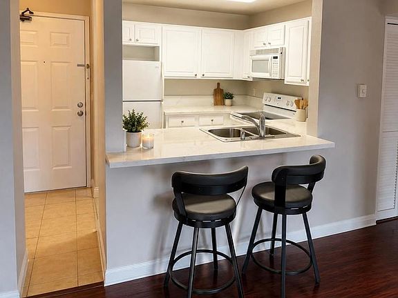 3rd image of 3550 Lebon Dr Unit 6210