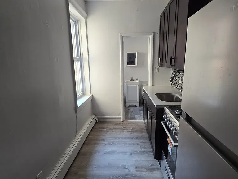 149 Zabriskie St #21 — Photo 4
