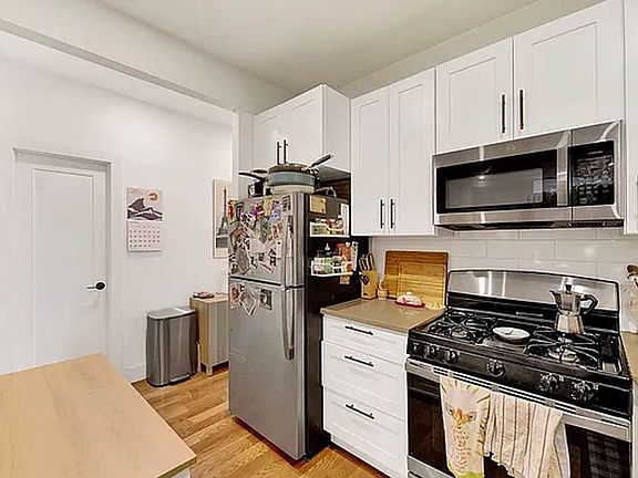 4th image of 336 Cornelia St #2B
