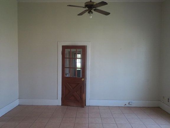 3rd image of 711 W Hidalgo Ave