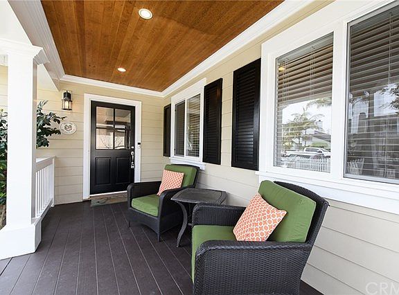 3rd image of 331 Costa Mesa St