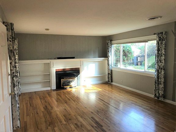 2nd image of 4056 Moreland Way