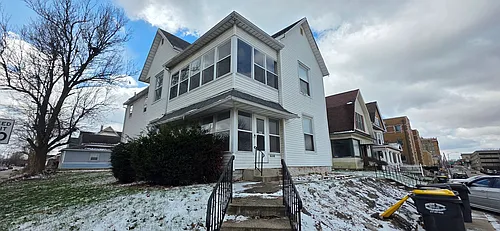 223 E 11th St Photo 1