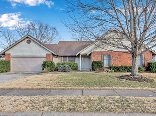 1104 Lancaster Dr, Saint Charles, MO