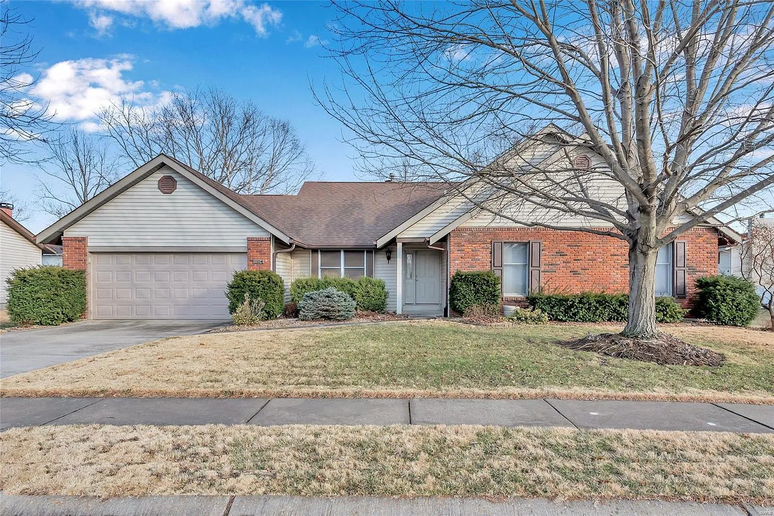 1104 Lancaster Dr photo 1