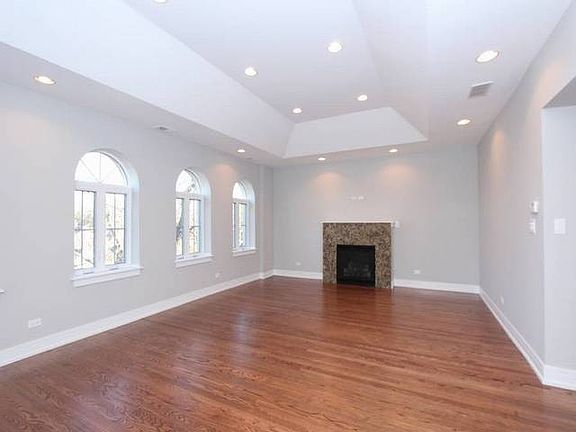 2nd image of 6118 N Rockwell St #2