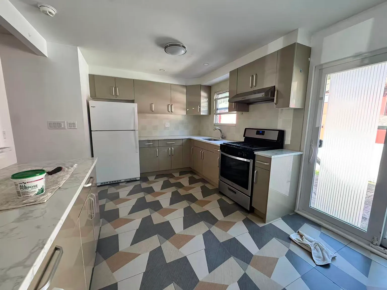 504 Golf View Ct — Photo 4