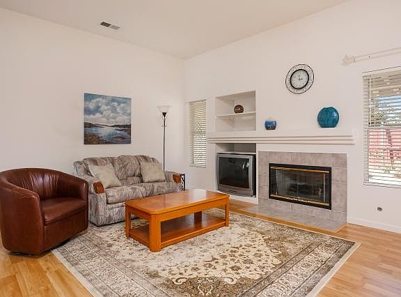 4th image of 3940 Estancia Dr