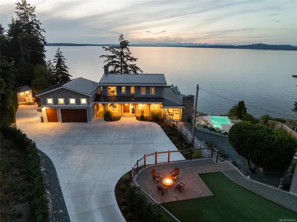 3089 Cook St, North Cowichan, BC V0R 1K2
