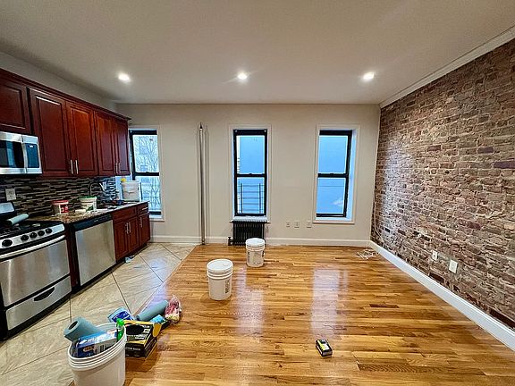 2nd image of 118 Quincy St APT D5
