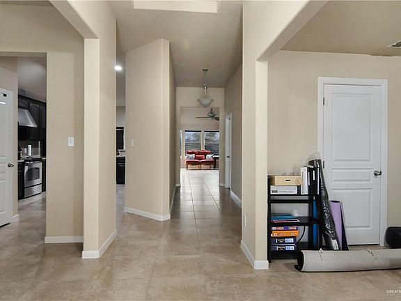 2nd image of 4203 Santa Maria St