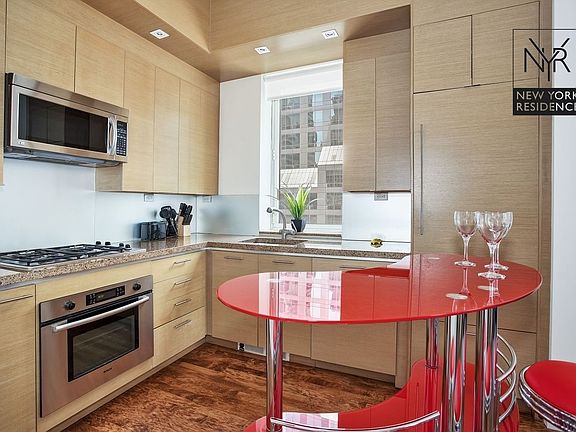 3rd image of 1600 Broadway Ph 6A