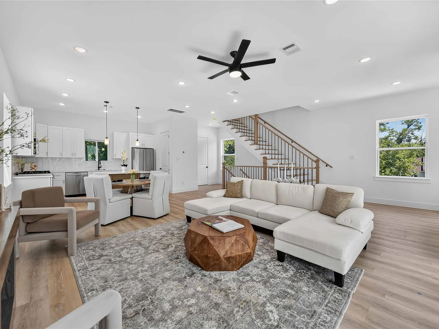 3 bed, 3.5 bath, 2200 sqft, $2,500 — Photo 1