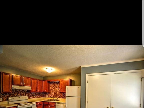 2nd image of 105 Hickory Trce APT 2