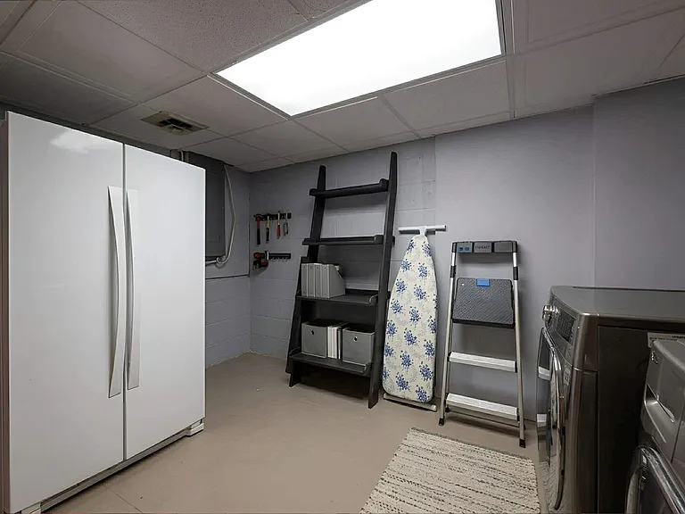 604 Bendview Dr — Photo 2