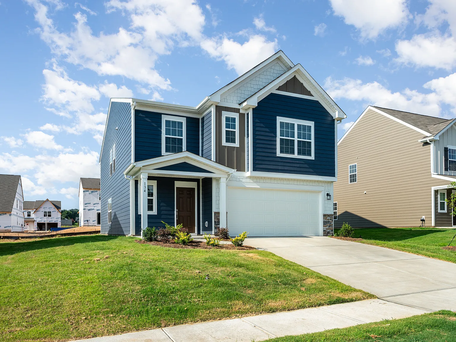 5 bed, 2577 sqft, $2,195 — Photo 2