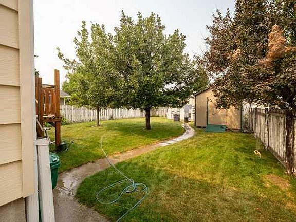 4th image of 15 SE Laval Ct W