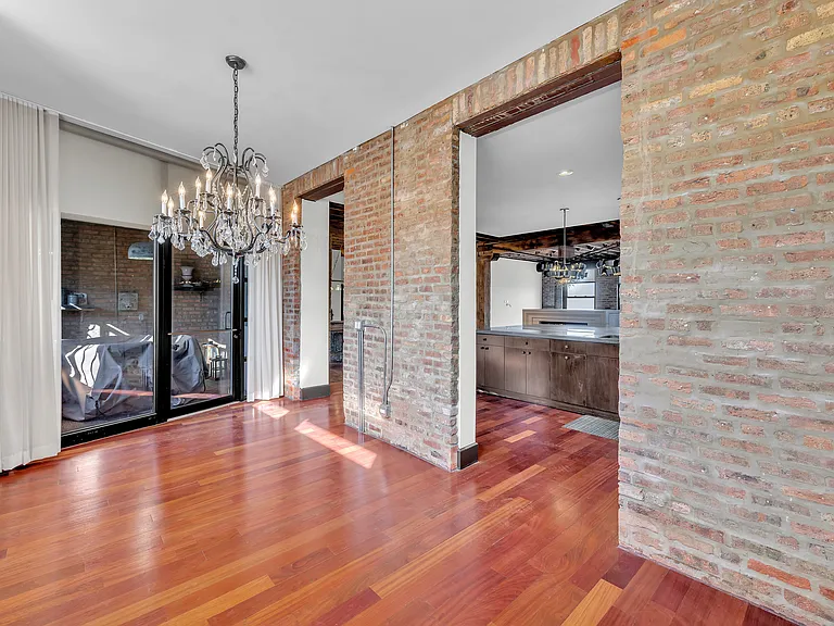 2419 W 14th St #2 — Photo 11