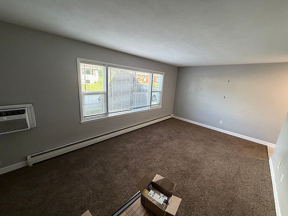 5th image of 1730 Bristol Dr APT 4