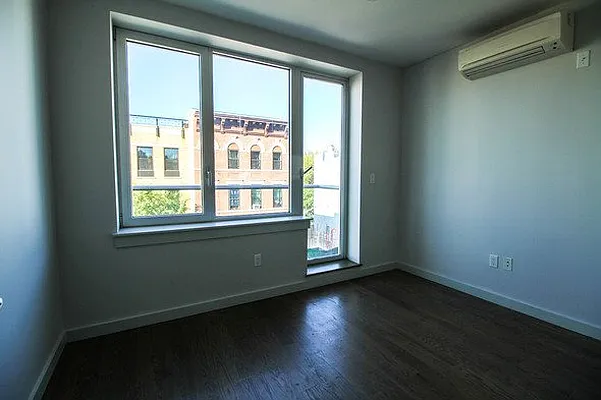 Rented by EXR | media 10