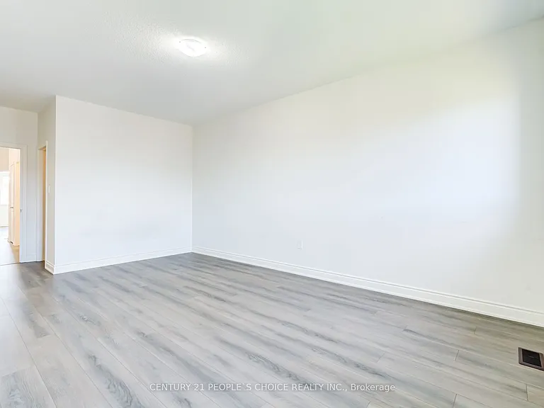 2237 Crystal Dr — Photo 23