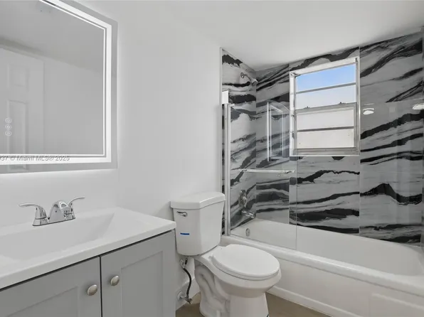 8540 N Sherman Cir APT 408, Hollywood, FL 33025