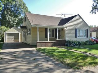 1014 Lincoln St, Pella, IA 50219
