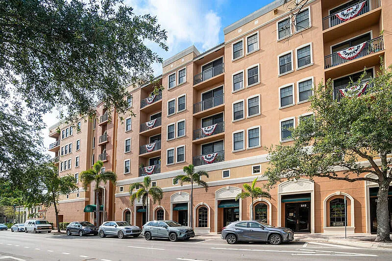 1 bed, 1.0 bath, 674 sqft, $2,175 — Photo 2