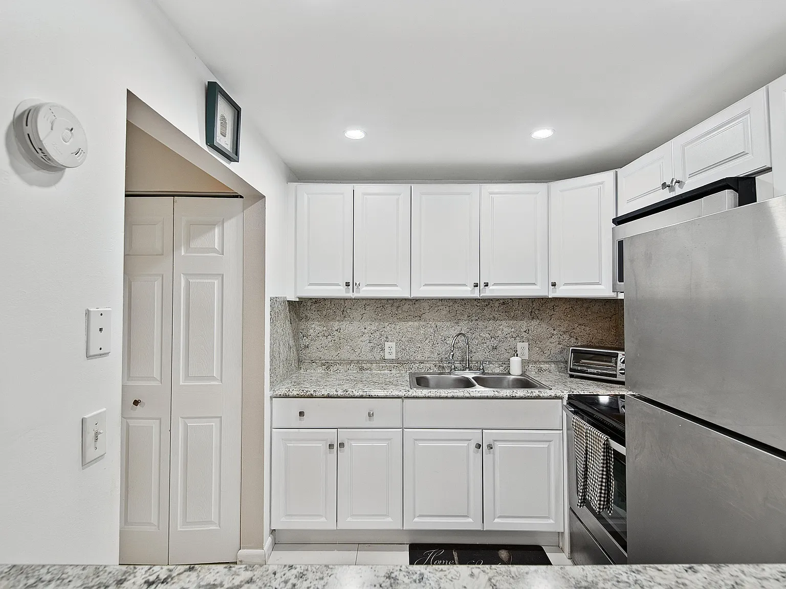 1 bed, 1.5 bath, 702 sqft, $1,500 — Photo 3