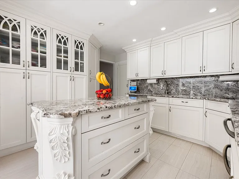 70 Longfellow Rd — Photo 12