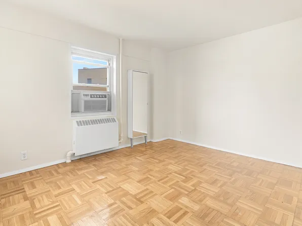 1 Fordham Hill Oval image 5 of 14