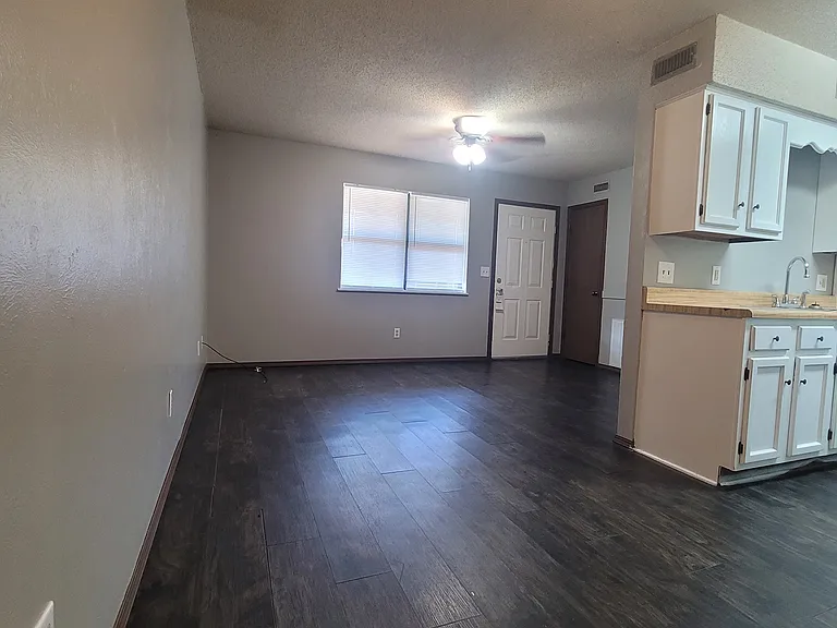 108 Love St #E6 — Photo 10