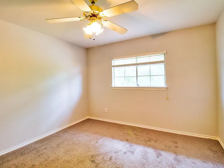 8435 Creekside Cir — Photo 10