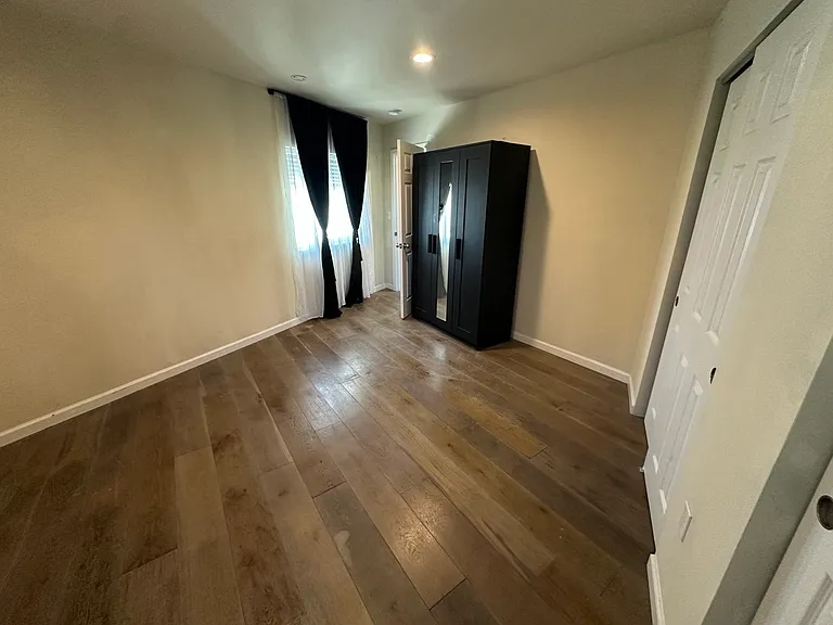 927 Durant Ave — Photo 2