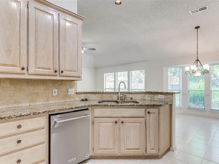 1523 Wayside Dr — Photo 6