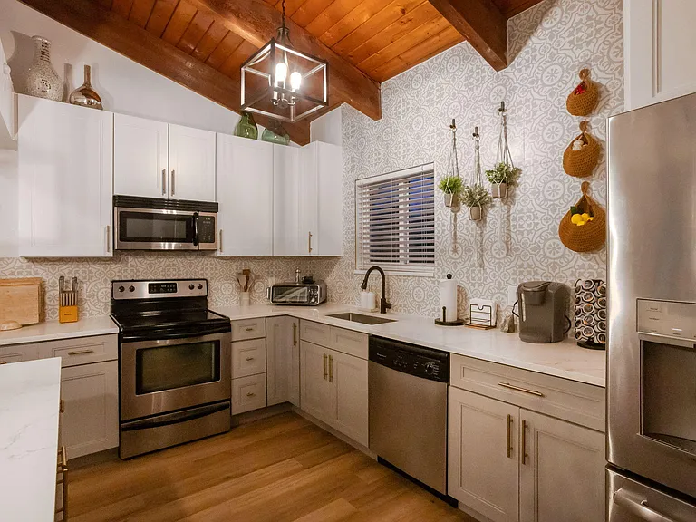 2541 Southridge Rd — Photo 15