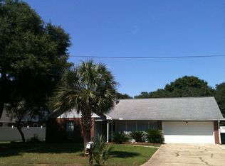 90 Meigs Dr, Shalimar, FL 32579