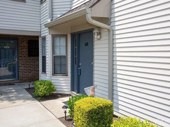 601 Sunshine Ct, Parlin, NJ 08859