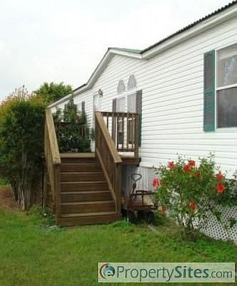 3rd image of 985 NE 104th Ct