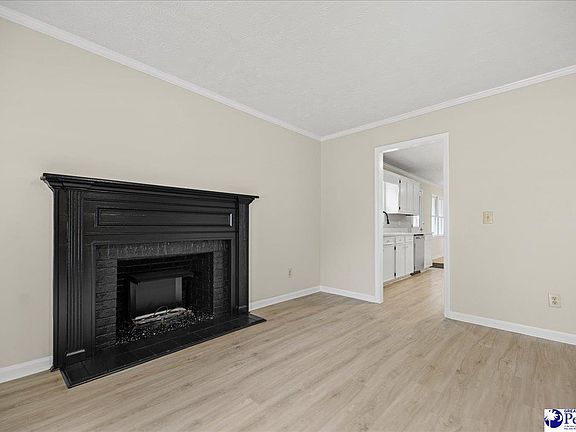 5th image of 300 Crepe Myrtle Ln