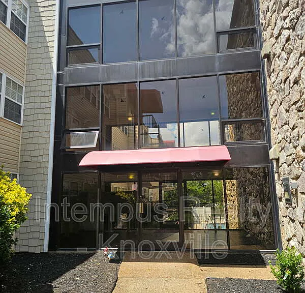 2749 Sullins St #304 — Photo 4