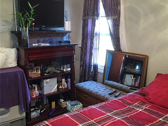 4th image of 2324 Trosper Pl