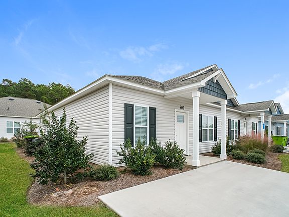 2nd image of 200 Glenshee Ct