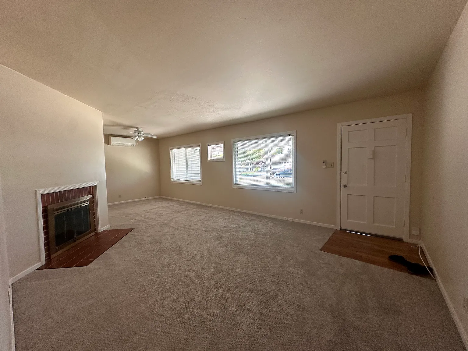 3 bed, 1.5 bath, 1424 sqft, $3,395 — Photo 3