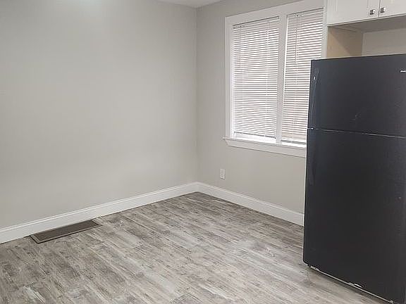 5th image of 1055 S Merrimac Rd