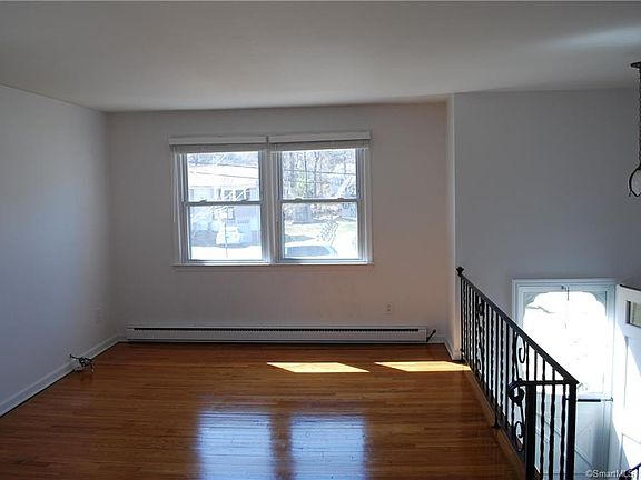 5th image of 41 Dunn Ct
