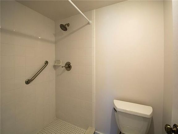 5th image of 1717 Whitehall Dr #2A