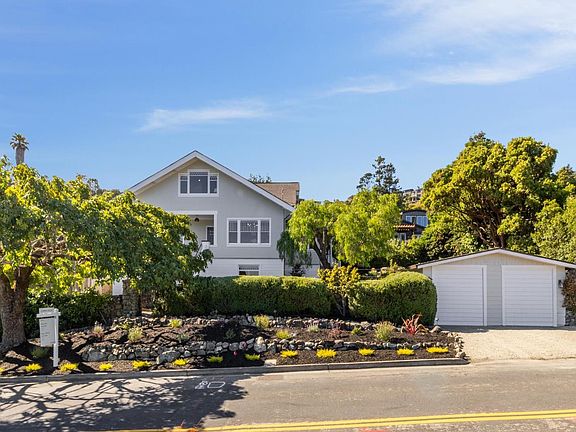 2nd image of 2205 Paradise Drive