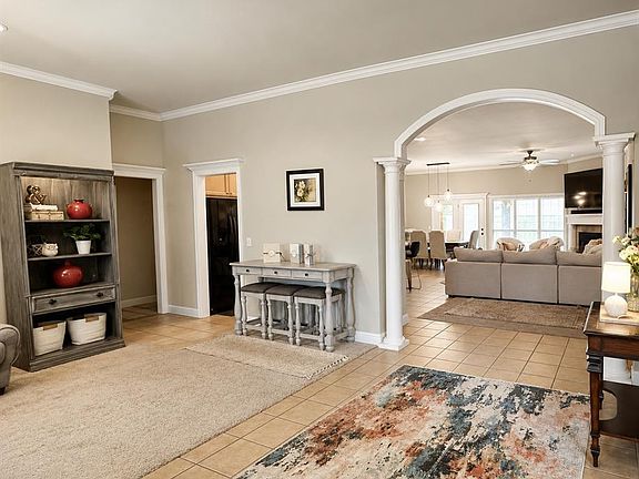 4th image of 17004 Kemble Ln