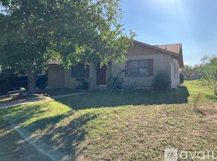 1906 Sunnyside Rd, Floresville, TX 78114